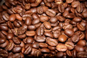Granos de café tostado, imagen temática del archivo de Coatepec Mágico. No identifica productor ni lote